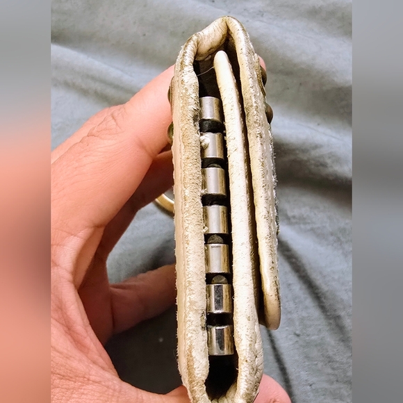 Chloé Cream Leather Key Wallet - Picture 7 of 7